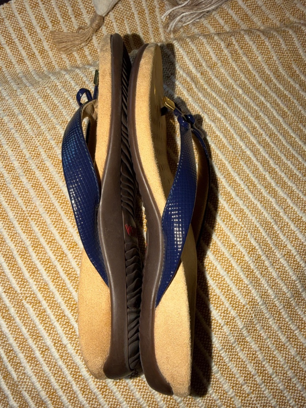 Vionic Navy Bow Thong Sandals for Women with Gold Accents - Picture 8 of 8